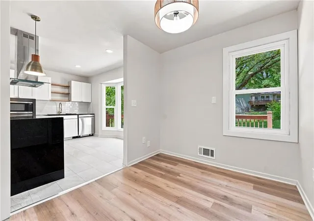 5th image of 8812 W 72nd Street, Overland Park, KS 66204 | MLS# 2635170