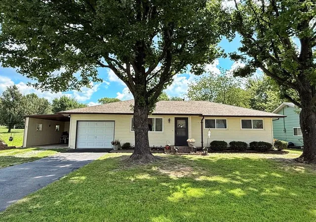 1st image of 417 S Belisle St, El Dorado Springs, MO 64744 | MLS# 2635173