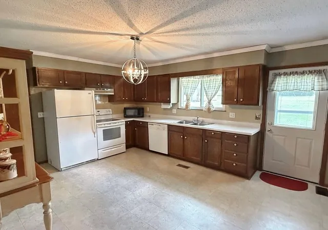 5th image of 417 S Belisle St, El Dorado Springs, MO 64744 | MLS# 2635173