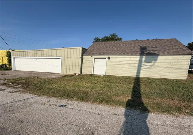 25th image of 105 N 27 St, Parsons, KS 67357 | MLS# 2635174