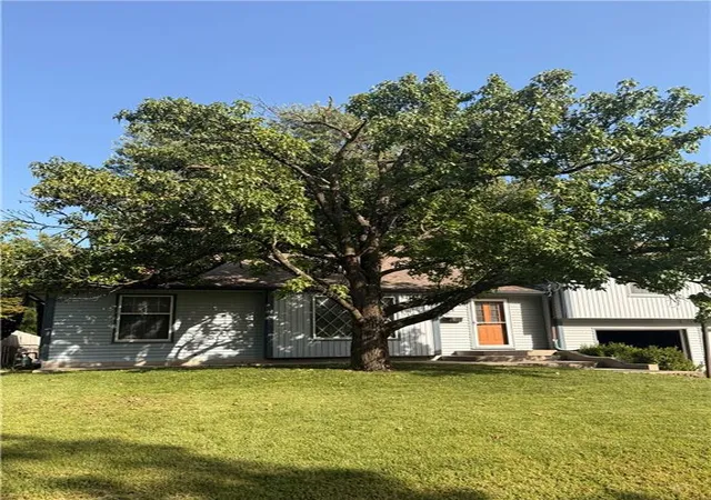 Photo 2 of Sale Pending at 9633 Hardy St, Overland Park, KS 66212 | MLS# 2635177 | Listing updated on 2026-09-26