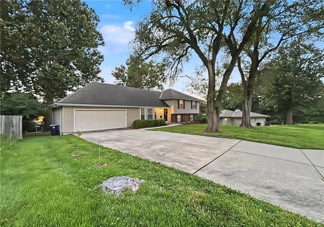 Photo 2 of Single family home for sale at 10704 Fremont Ave, Kansas City, MO 64134 | MLS# 2635179 | Listing updated on 2026-09-04