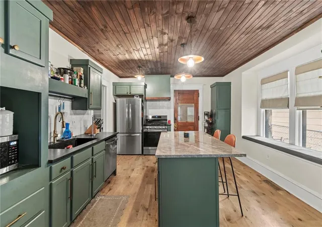 Photo 2 of Single family home for sale at 3027 Charlotte St, Kansas City, MO 64109 | MLS# 2635181 | Listing updated on 2026-09-05