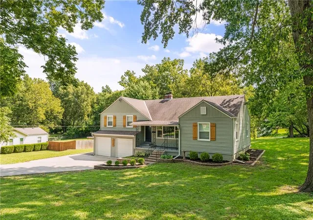 2nd image of 6127 Terrydale St, Mission, KS 66202 | MLS# 2635183