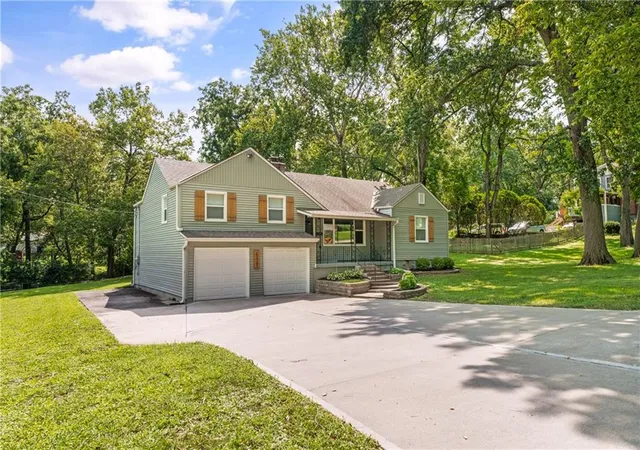 3rd image of 6127 Terrydale St, Mission, KS 66202 | MLS# 2635183