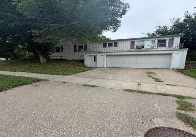 2nd image of 2701 Southeast Trl, Saint Joseph, MO 64506 | MLS# 2635188