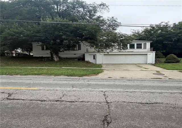 Photo 3 of Single family home for sale at 2701 Southeast Trl, Saint Joseph, MO 64506 | MLS# 2635188 | Listing updated on 2026-08-07