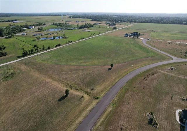 2nd image of 8 Wheatland Dr, Ottawa, KS 66067 | MLS# 2635190