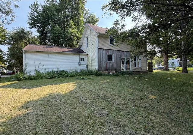 3rd image of 419 S Buchanan St, Maryville, MO 64468 | MLS# 2635196