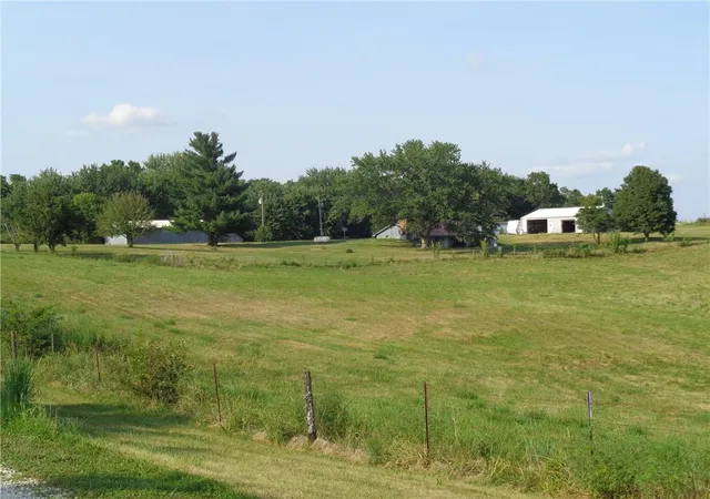 Photo 1 of Sale Pending at 6500 Se Country Ln Rd, Braymer, MO 64624 | MLS# 2635198 | Listing updated on 2026-08-21