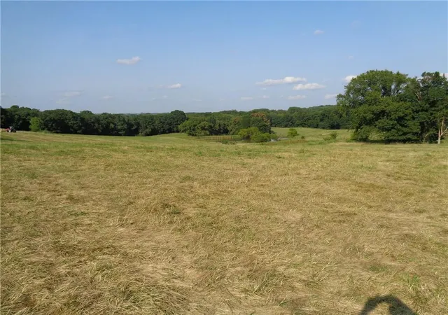 Photo 3 of Sale Pending at 6500 Se Country Ln Rd, Braymer, MO 64624 | MLS# 2635198 | Listing updated on 2026-08-21