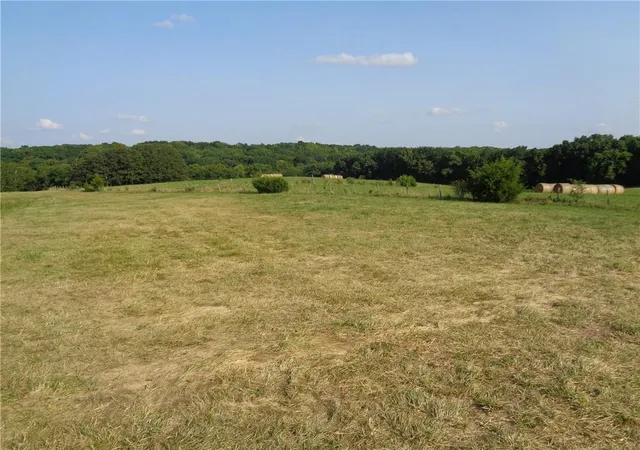 Photo 3 of Sale Pending at 6500 SE Country Ln Rd, Braymer, MO 64624 | MLS# 2635198 | Listing updated on 2026-08-21