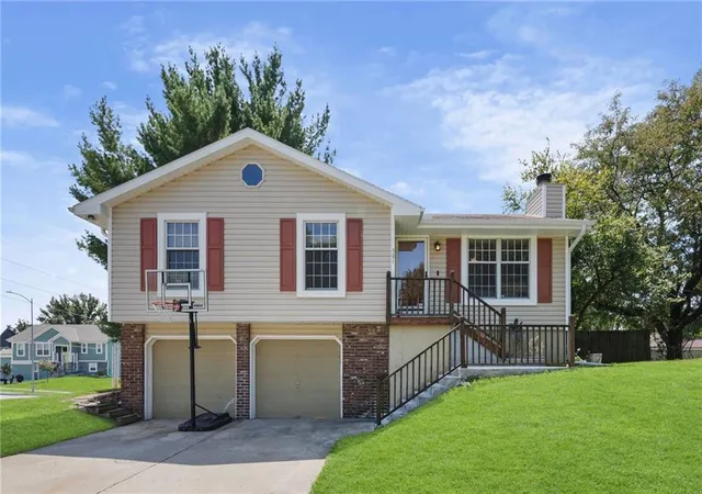 1st image of 501 Sharon Dr, Liberty, MO 64068 | MLS# 2635199