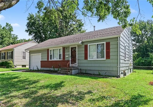 2nd image of 9517 Summit St, Lenexa, KS 66215 | MLS# 2635202