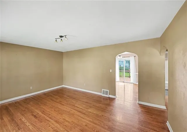 4th image of 9517 Summit St, Lenexa, KS 66215 | MLS# 2635202