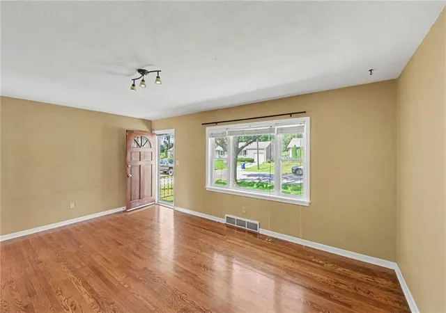 5th image of 9517 Summit St, Lenexa, KS 66215 | MLS# 2635202