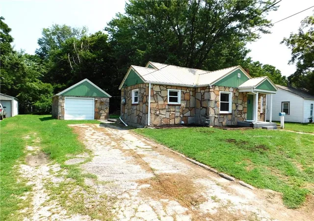 3rd image of 603 Lexington St, Holden, MO 64040 | MLS# 2635204