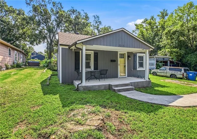 Photo 2 of Sale Pending at 2015 S Ash Ave, Independence, MO 64052 | MLS# 2635215 | Listing updated on 2026-08-17