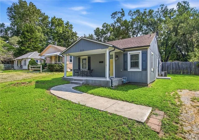 Photo 3 of Sale Pending at 2015 S Ash Ave, Independence, MO 64052 | MLS# 2635215 | Listing updated on 2026-08-17