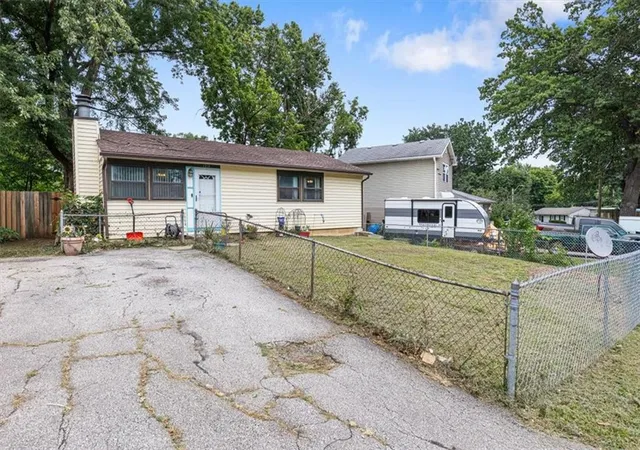 Photo 1 of Sale Pending at 1212 44th Street, Kansas City, MO 64116 | MLS# 2635217 | Listing updated on 2026-08-10