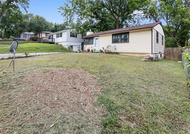 Photo 2 of Sale Pending at 1212 44th Street, Kansas City, MO 64116 | MLS# 2635217 | Listing updated on 2026-08-10