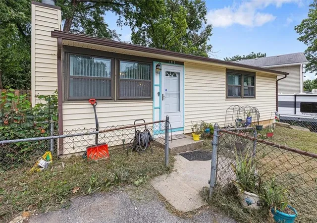 Photo 4 of Sale Pending at 1212 44th Street, Kansas City, MO 64116 | MLS# 2635217 | Listing updated on 2026-08-10