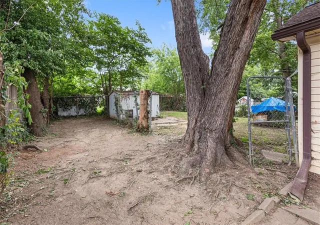 Photo 5 of Sale Pending at 1212 44th Street, Kansas City, MO 64116 | MLS# 2635217 | Listing updated on 2026-08-10