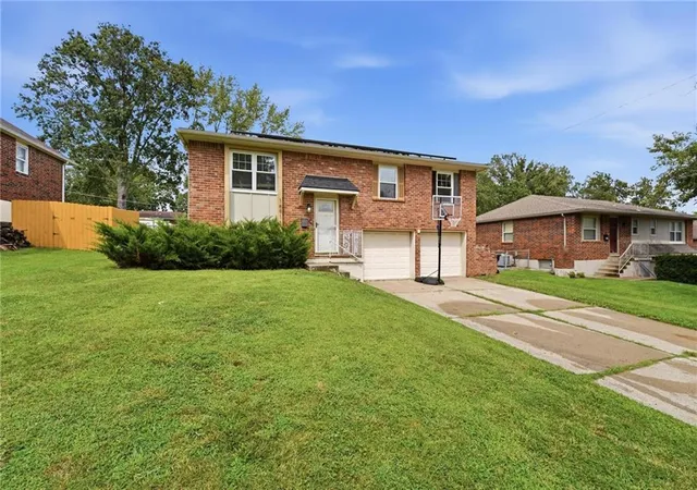 Photo 1 of Sale Pending at 16916 Hart Ave, Independence, MO 64055 | MLS# 2635219 | Listing updated on 2026-08-26