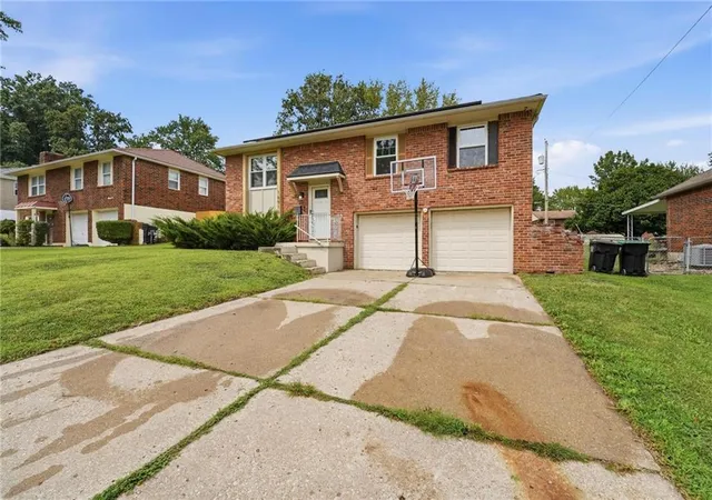 Photo 3 of Sale Pending at 16916 Hart Ave, Independence, MO 64055 | MLS# 2635219 | Listing updated on 2026-08-26