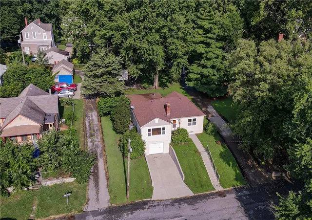 3rd image of 1336 6Th St, Leavenworth, KS 66048 | MLS# 2635221