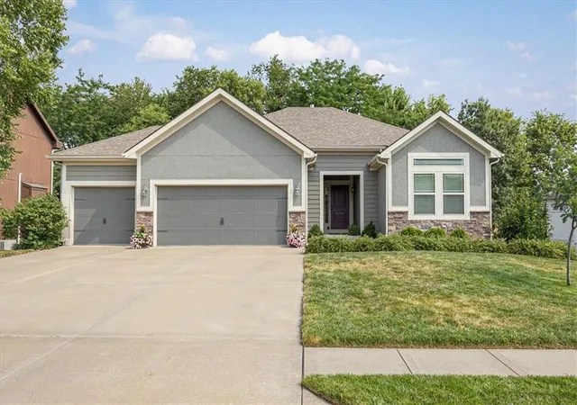 Photo 1 of Single family home for sale at 408 Lee Dr, Kearney, MO 64060 | MLS# 2635229 | Listing updated on 2026-09-03