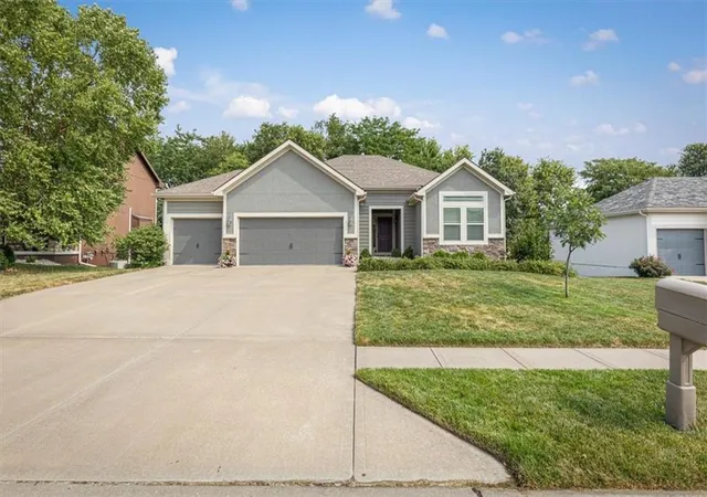 Photo 3 of Single family home for sale at 408 Lee Dr, Kearney, MO 64060 | MLS# 2635229 | Listing updated on 2026-09-03
