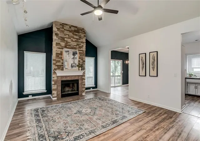 2nd image of 1121 E Frontier Dr, Olathe, KS 66062 | MLS# 2635236