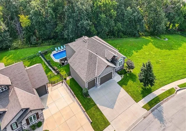 Photo 1 of Sale Pending at 4705 Ne Gateway Dr, Lee's Summit, MO 64064 | MLS# 2635243 | Listing updated on 2026-08-21
