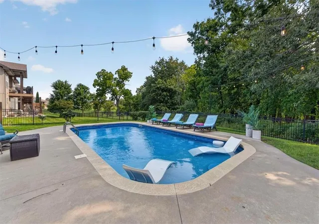 Photo 2 of Sale Pending at 4705 Ne Gateway Dr, Lee's Summit, MO 64064 | MLS# 2635243 | Listing updated on 2026-08-21