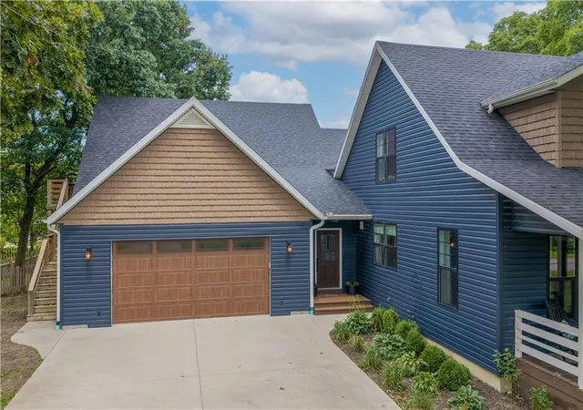 3rd image of 504, 506 E Summerfield Ave, Leeton, MO 64761 | MLS# 2635245