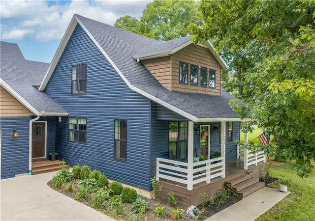 4th image of 504, 506 E Summerfield Ave, Leeton, MO 64761 | MLS# 2635245