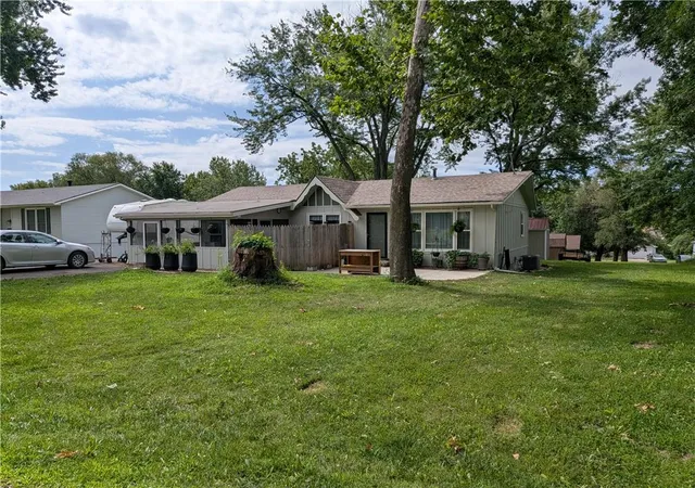 1st image of 705 Park St, Oskaloosa, KS 66066 | MLS# 2635246