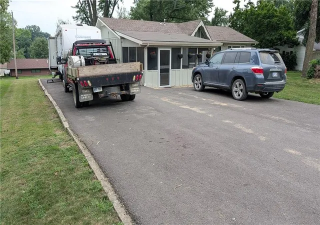 28th image of 705 Park St, Oskaloosa, KS 66066 | MLS# 2635246