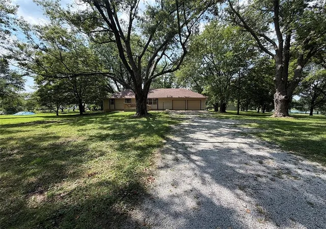 Photo 3 of Single family home for sale at 2414 N Hoover Rd, Buckner, MO 64016 | MLS# 2635247 | Listing updated on 2026-08-24
