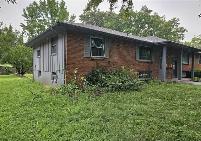 2nd image of 15010 E 46th St S, Independence, MO 64055 | MLS# 2635248