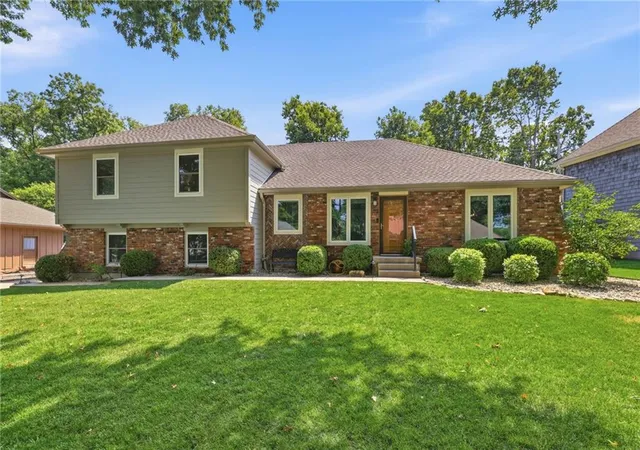 1st image of 12625 Overbrook Rd, Leawood, KS 66209 | MLS# 2635250