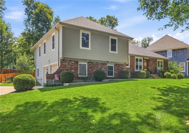 2nd image of 12625 Overbrook Rd, Leawood, KS 66209 | MLS# 2635250