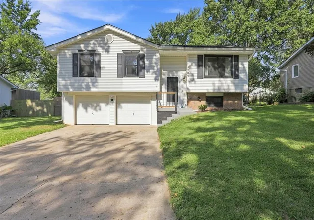 Photo 1 of Sale Pending at 1409 Nw 48th Street, Blue Springs, MO 64015 | MLS# 2635251 | Listing updated on 2026-09-07