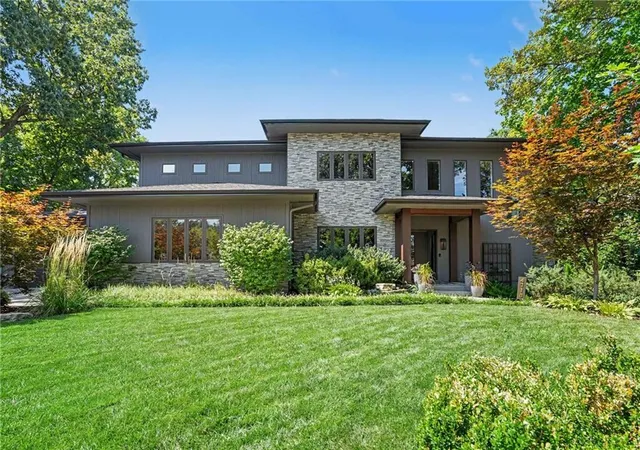 Photo 3 of Single family home for sale at 4718 N Mulberry Ct, Kansas City, MO 64116 | MLS# 2635256 | Listing updated on 2026-08-29