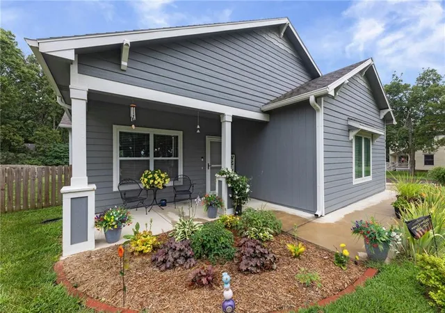 2nd image of 819 Baker St, Baldwin City, KS 66006 | MLS# 2635260