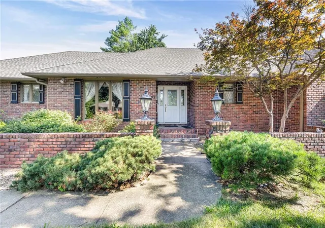 2nd image of 1102 Nakomis Dr, Paola, KS 66071 | MLS# 2635264