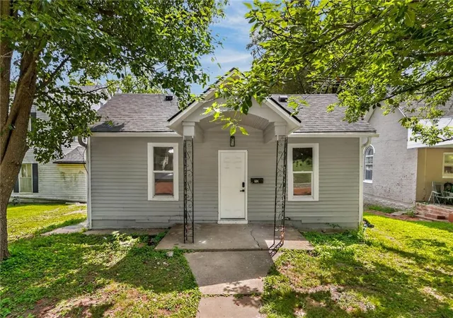 1st image of 604 Laramie St, Atchison, KS 66002 | MLS# 2635266