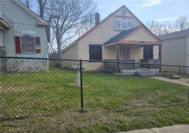 2nd image of 3923,3925,3931 Park Ave, Kansas City, MO 64130 | MLS# 2635272