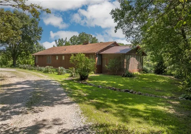 2nd image of 9929 Se State Route A Hwy, Saint Joseph, MO 64507 | MLS# 2635274